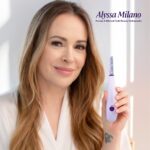 Michael Todd Beauty Sonicsmooth Pro+ Dermaplane Razor for Women Face + Eyebrow Trimmer Dermaplaning System w/LED Light Peach Fuzz Remover -16 Dermaplaning Blades & 2 Microsmooth Exfoliation Tips - Image 3