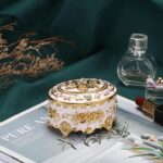 Hipiwe Vintage Metal Jewelry Box - Oval Trinket Organizer Ring Box Case with Rose Pattern Jewelry Storage Box for Ring Earrings Necklace, Gift for Women - Image 4